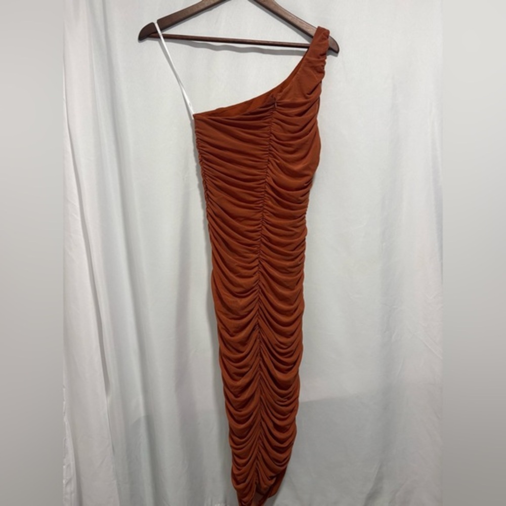 Lulus Rust One Shoulder Ruched Midi Dress – Size M - Picture 3 of 6